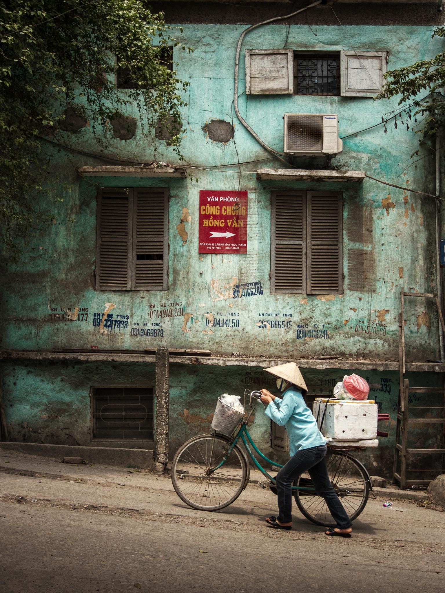 She could see the top, but it wasn't getting any closer ... (Hanoi)