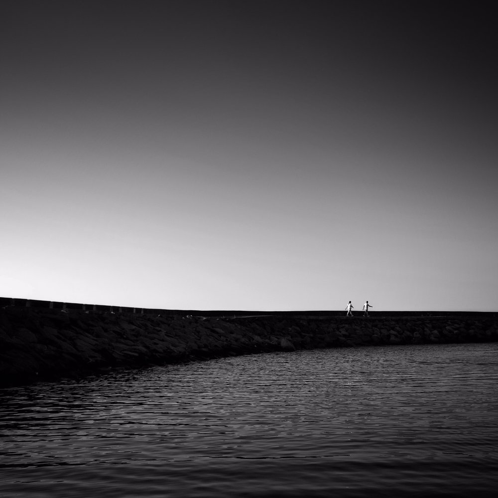 Early morning at the Marine Walk (Fuji X100s) I doubt that I would've achieved the same smooth sky by pushing the Leica file this hard. 
